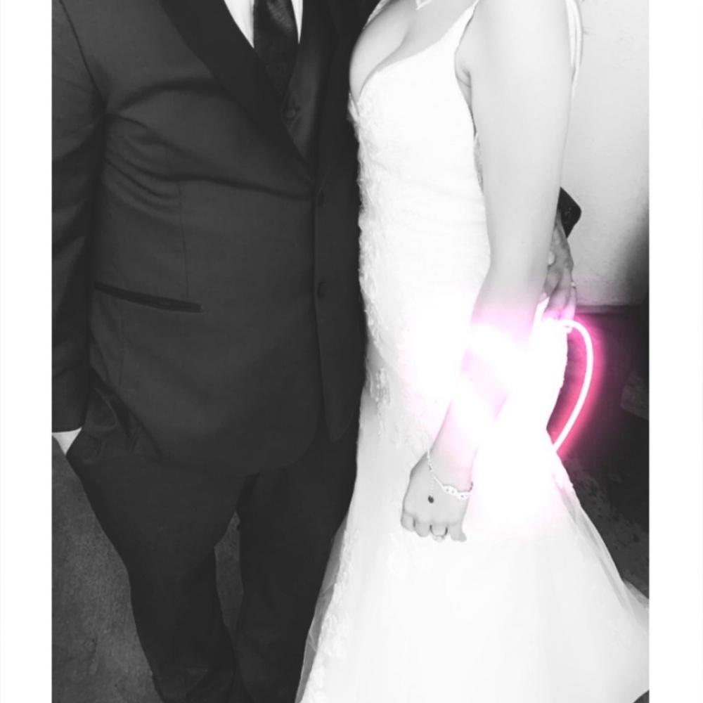Wedding dress - Picture 2 of 2